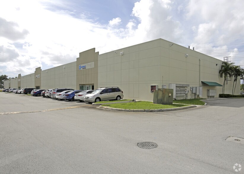 6300-6332 NW 97th Ave, Miami, FL à vendre - Photo de l’immeuble – Image 1 sur 22