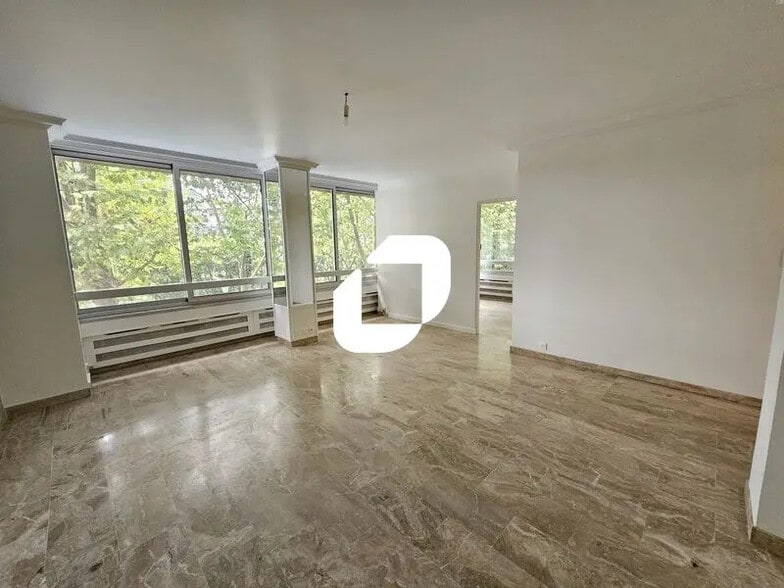 Bureau dans Le Chesnay-Rocquencourt à louer - Photo de l’immeuble – Image 1 sur 7