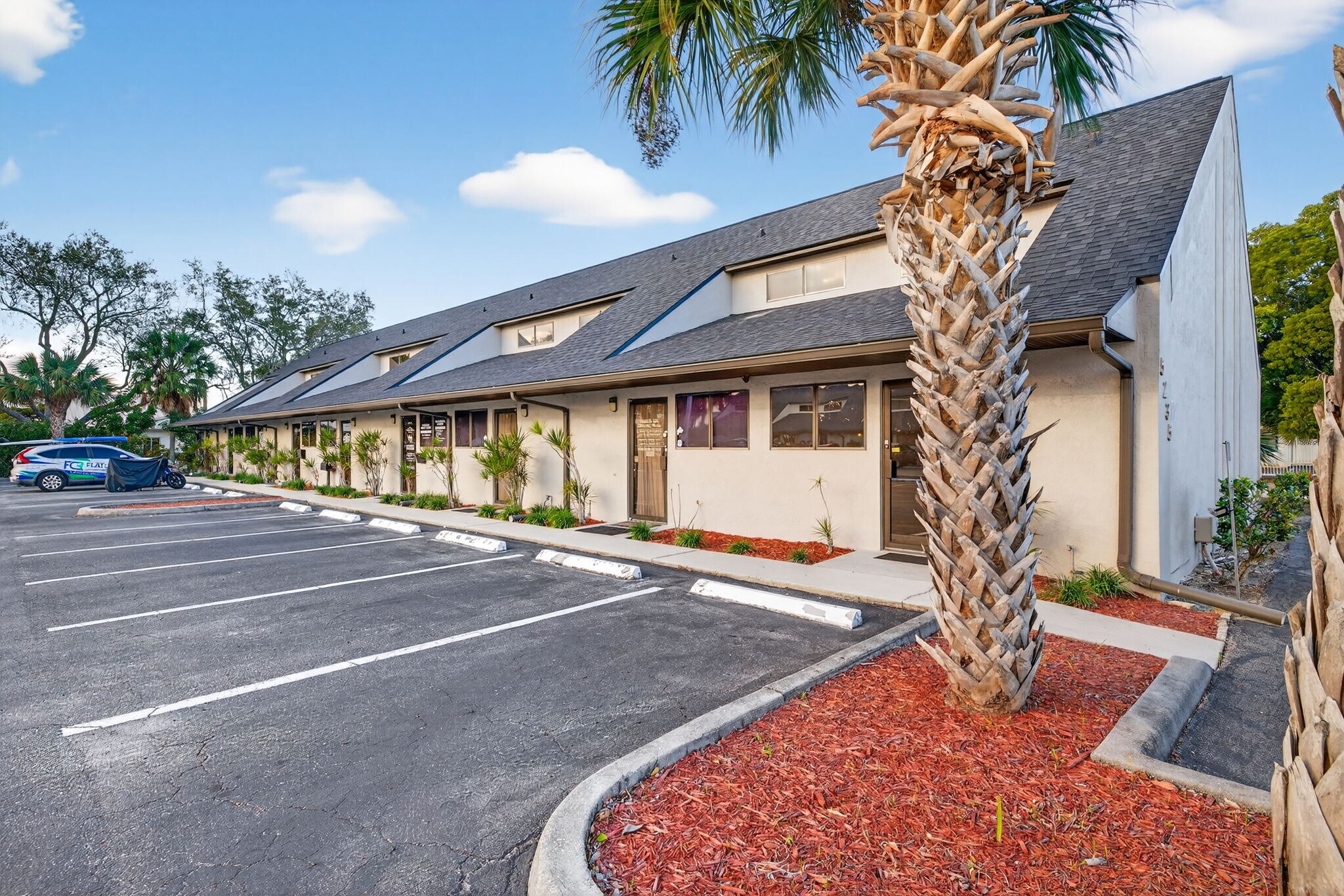 5235 Ramsey Way, Fort Myers, FL à vendre Photo de l’immeuble– Image 1 sur 69