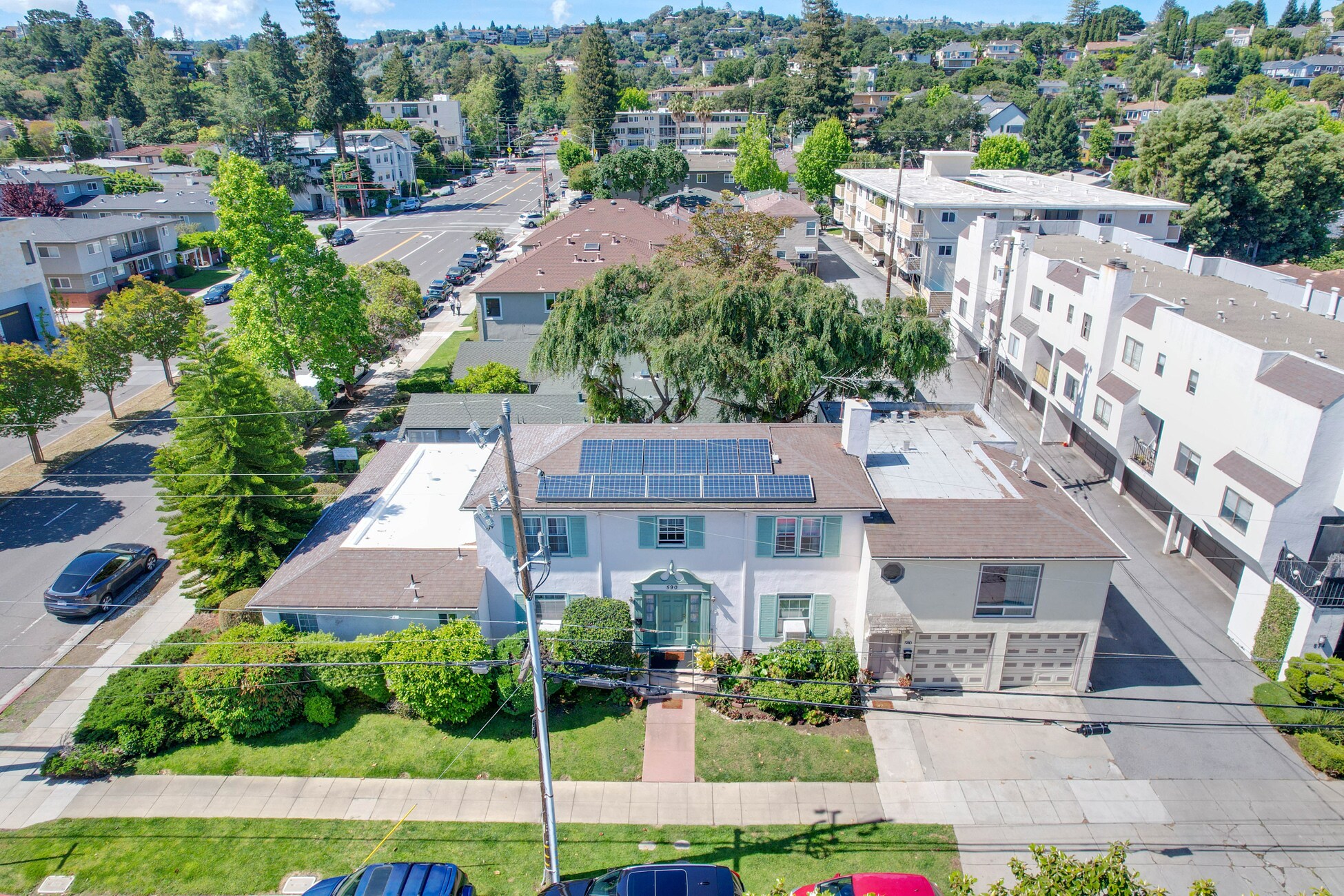 580 Chestnut St, San Carlos, CA à vendre Photo de l’immeuble– Image 1 sur 12