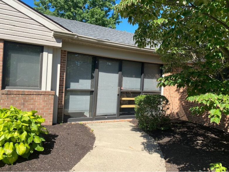 380 Middletown Blvd, Langhorne, PA à louer - Photo principale – Image 1 sur 50
