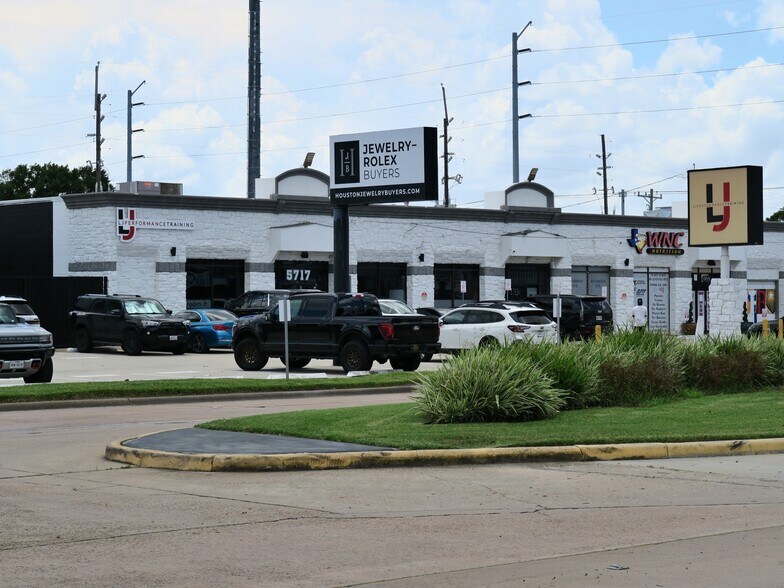 5717 Richmond Ave, Houston, TX à louer - Photo de l’immeuble – Image 3 sur 48