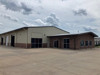 Plus de détails pour 320 NE 145th Pl, Edmond, OK - Industriel/Logistique à louer