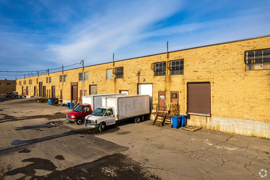 8104-8170 Ch Montview, Mt Royal, QC à louer - Photo de l’immeuble – Image 3 sur 5