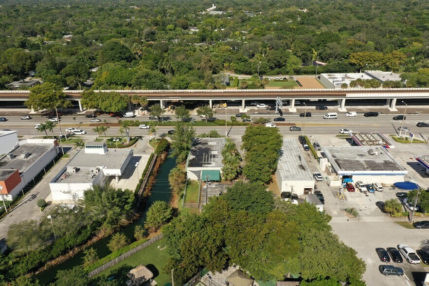 6380 S Dixie Hwy, South Miami, FL à vendre - Photo de l’immeuble – Image 2 sur 6
