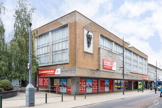 14-26 The Broadway, Crawley à louer Photo principale– Image 2 sur 3