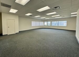 1320 Lincoln Ave, Holbrook, NY à louer Photo intérieure– Image 2 sur 6