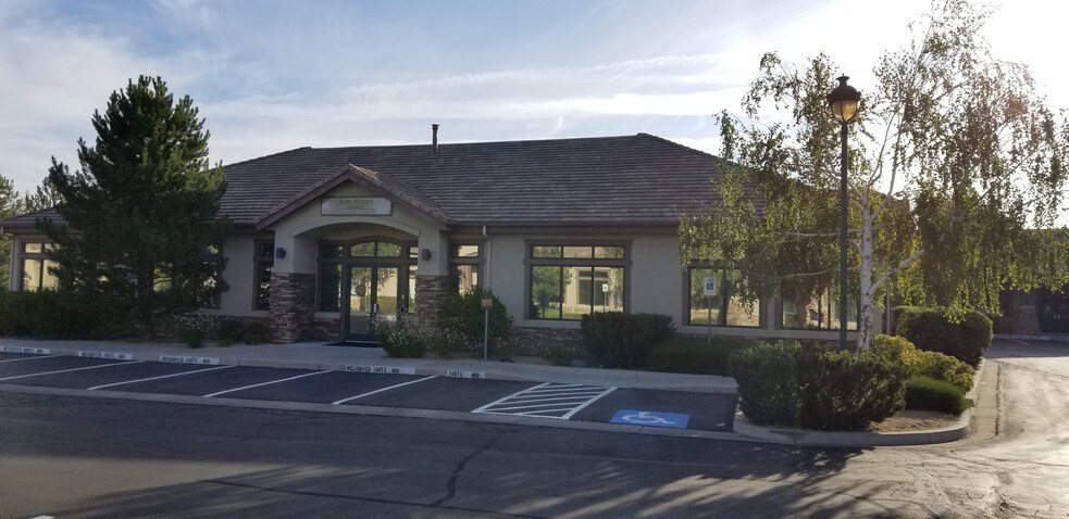 160 W Huffaker Ln, Reno, NV à vendre - Photo de l’immeuble – Image 3 sur 18