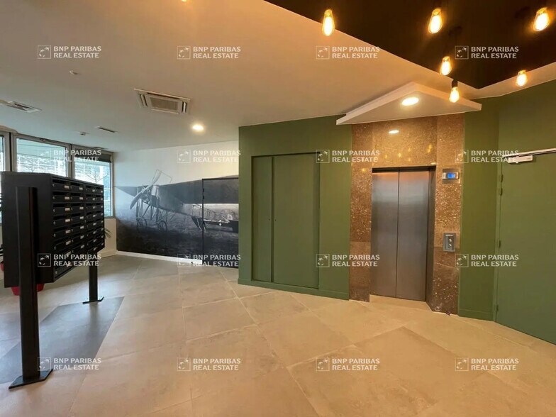 13 Avenue Morane Saulnier, Vélizy-Villacoublay à louer - Hall d’entrée – Image 2 sur 63