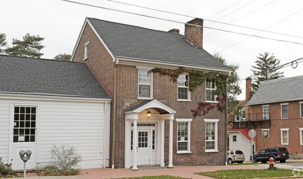 201 E Main St, Ligonier Township, PA à louer - Photo de l’immeuble – Image 2 sur 3