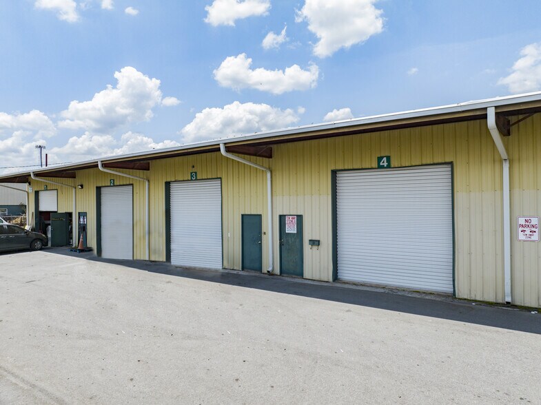 2836 Mine and Mill Rd, Lakeland, FL à louer - Photo de l’immeuble – Image 1 sur 5