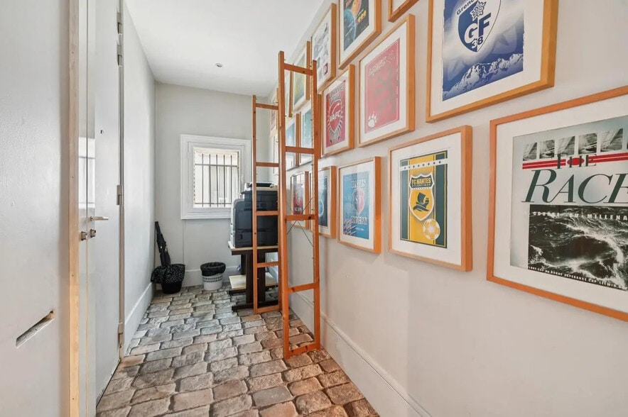 11 Rue Chateaubriand, Paris à louer - Photo de l’immeuble – Image 3 sur 14