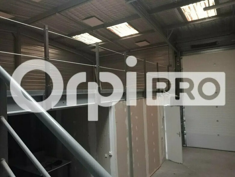 Local d'activités dans VAL D'OINGT à vendre - Photo de l’immeuble – Image 2 sur 6