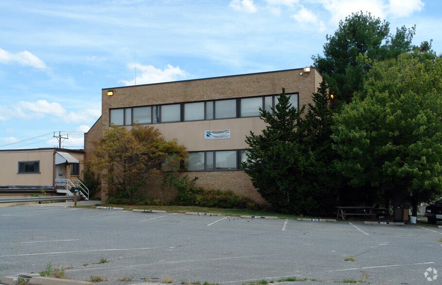 14900 Southlawn Ln, Rockville, MD à louer - Photo de l’immeuble – Image 2 sur 5