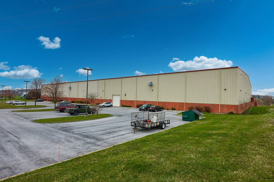 221 Forney Dr, Ephrata, PA à vendre - Photo de l’immeuble – Image 3 sur 29