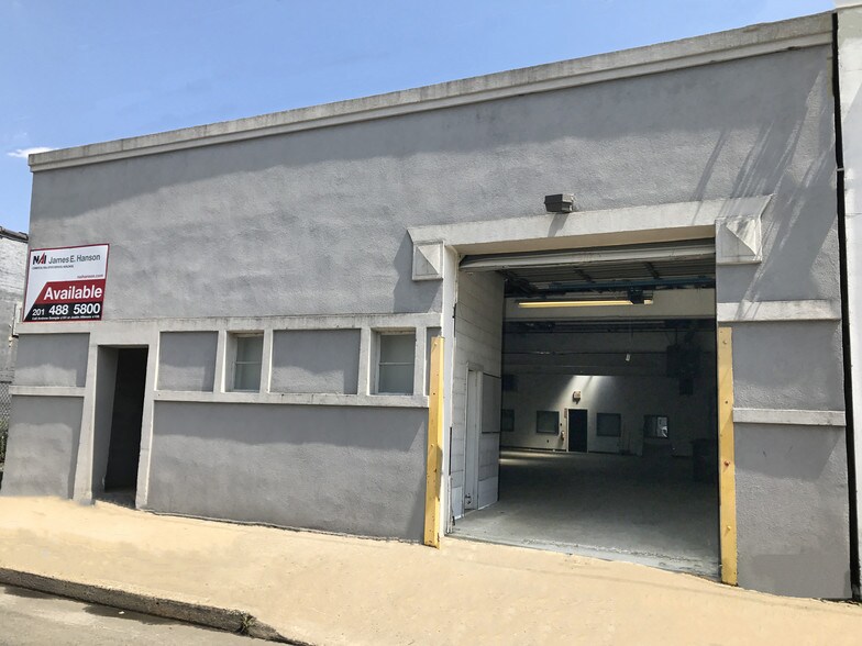 130 Railroad Ave, Hackensack, NJ à louer - Photo de l’immeuble – Image 3 sur 5