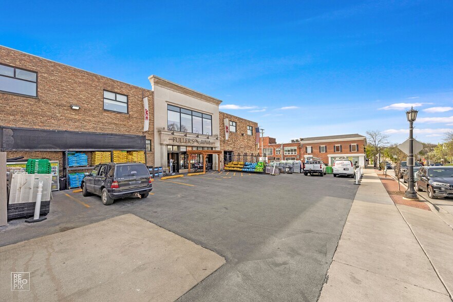 35 E 1st St, Hinsdale, IL à vendre - Photo de l’immeuble – Image 3 sur 13