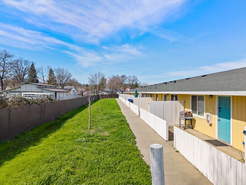 9747 Winchester St, Lower Lake, CA à vendre - Photo de l’immeuble – Image 2 sur 32