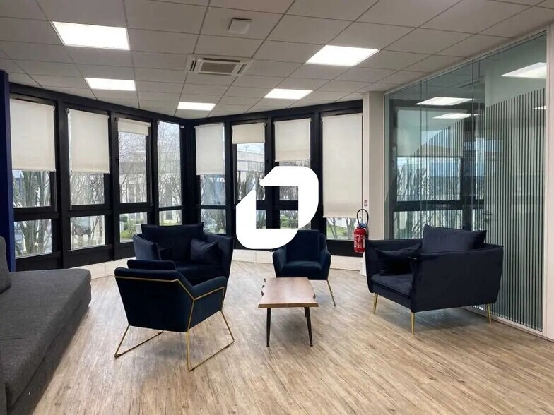 Bureau dans Gennevilliers à louer - Photo de l’immeuble – Image 1 sur 11