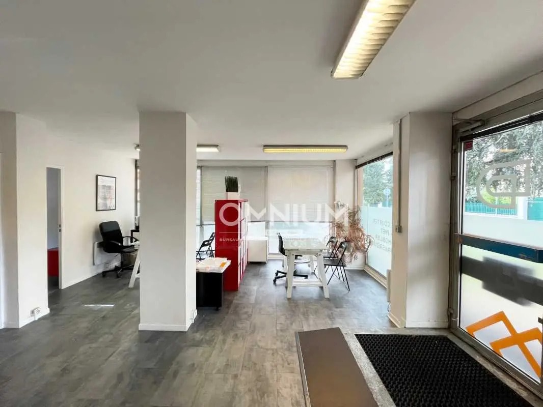 Bureau dans Bron à louer Photo intérieure– Image 1 sur 5