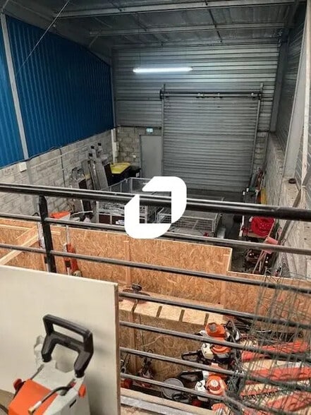 Local d’activités dans SAINT-JEAN-D'ILLAC à louer - Photo intérieure – Image 3 sur 9