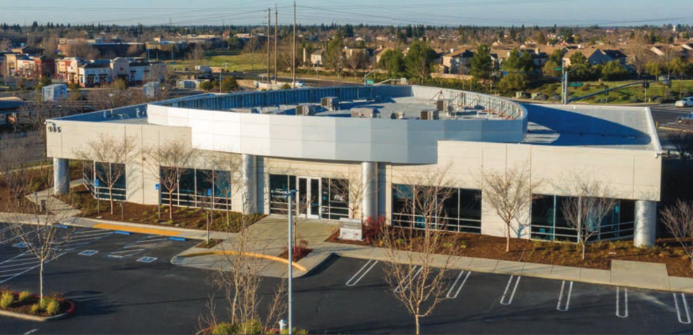 905 Highland Pointe Dr, Roseville, CA à louer - Photo de l’immeuble – Image 1 sur 7