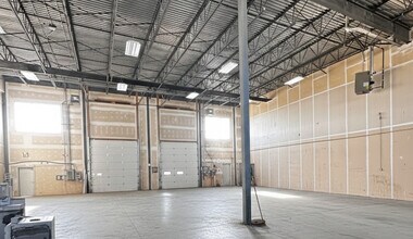 13903-13983 156th St NW, Edmonton, AB à louer Photo intérieure– Image 2 sur 3