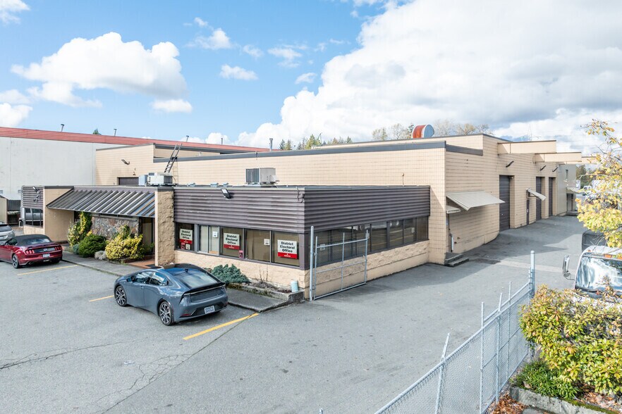 12485-12487 82 Ave, Surrey, BC à vendre - Photo de l’immeuble – Image 1 sur 9