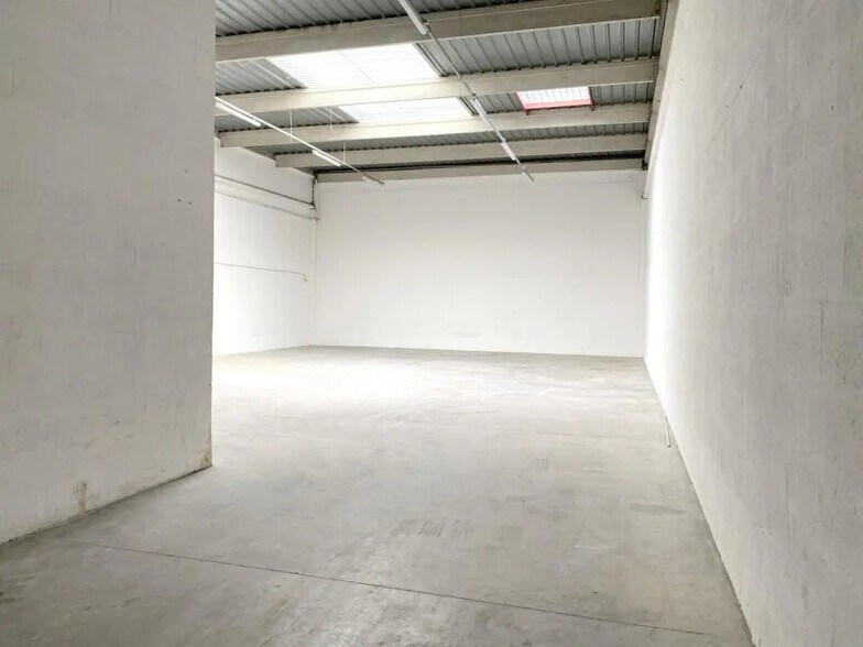 Local d’activités dans SAINT-OUEN-L'AUMONE à louer - Photo intérieure – Image 2 sur 22