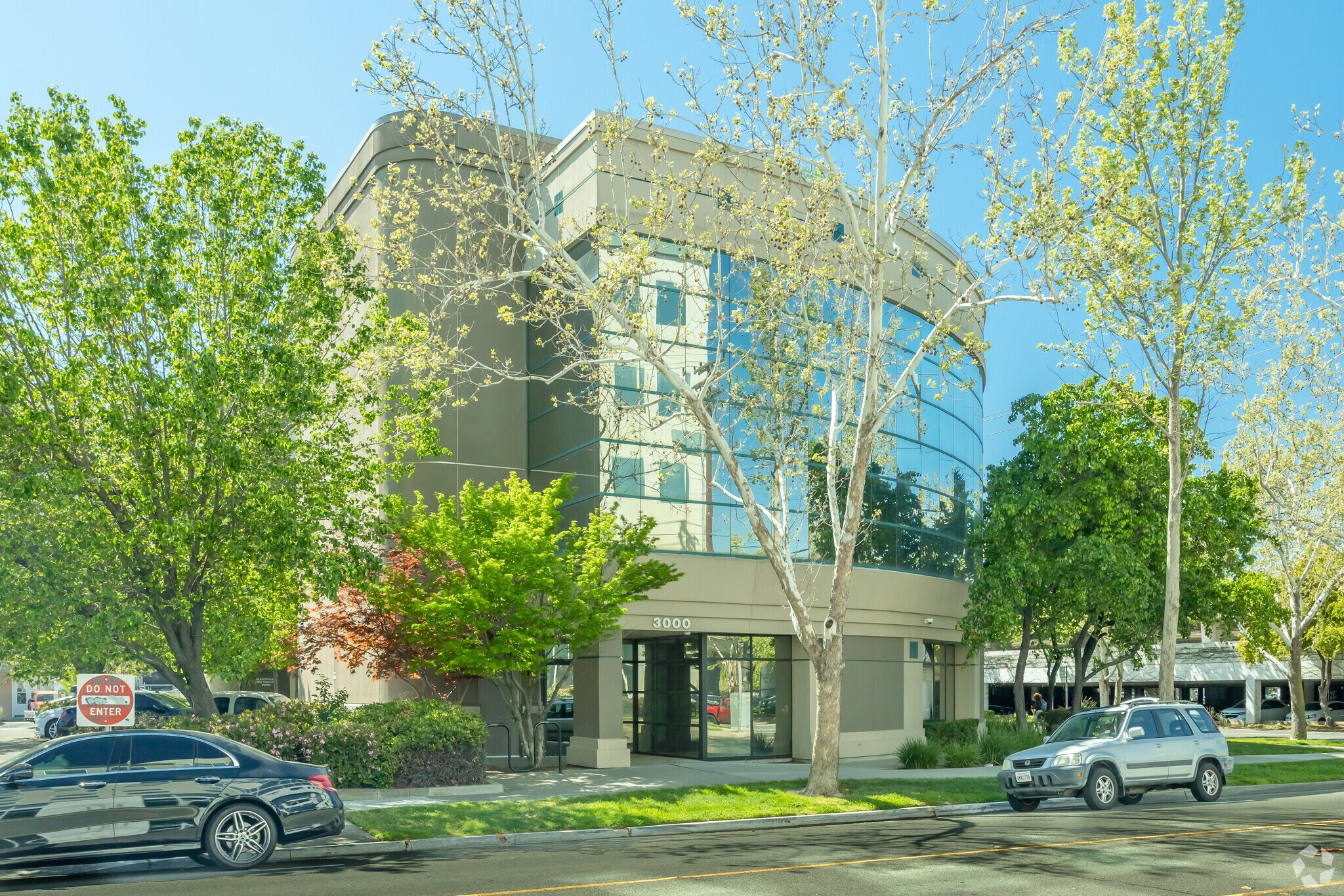 3000 S St, Sacramento, CA à louer Photo principale– Image 1 sur 12