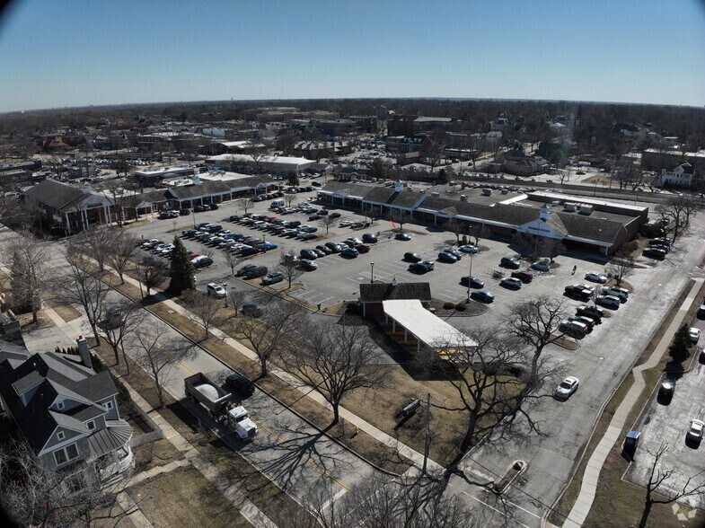1-10 Grant Sq, Hinsdale, IL à louer – Image 3 sur 14