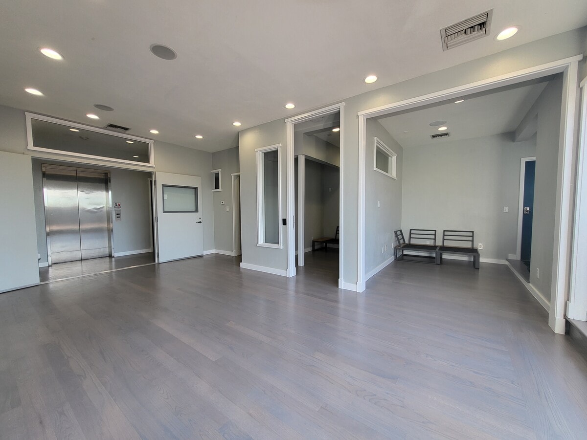 900-920 Alice St, Oakland, CA 94607 - Lot 500 Pentho -  - Photo intérieure - Image 1 of 7