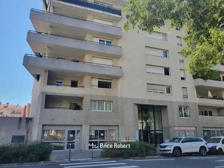 Local commercial dans Villeurbanne à louer - Photo de l’immeuble – Image 1 sur 8