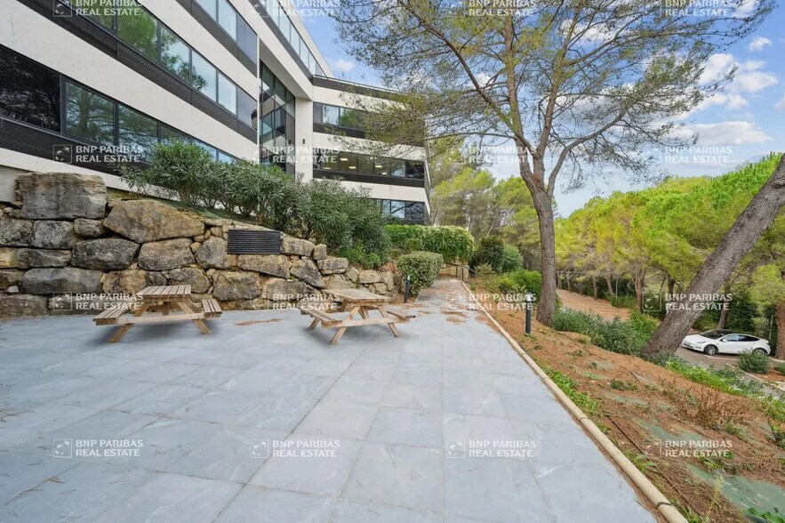 Bureau dans Valbonne à vendre - Photo de l’immeuble – Image 2 sur 18
