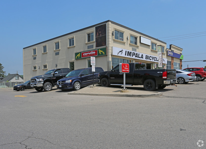 1818 Dundas St E, Whitby, ON à louer - Photo de l’immeuble – Image 1 sur 2