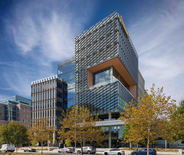 3401 Fairfax Dr, Arlington, VA à louer - Photo de l’immeuble – Image 1 sur 14