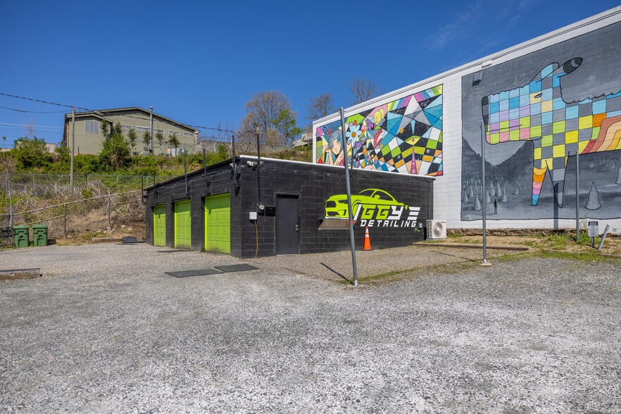 225 Coxe Ave, Asheville, NC à vendre - Photo principale – Image 1 sur 1