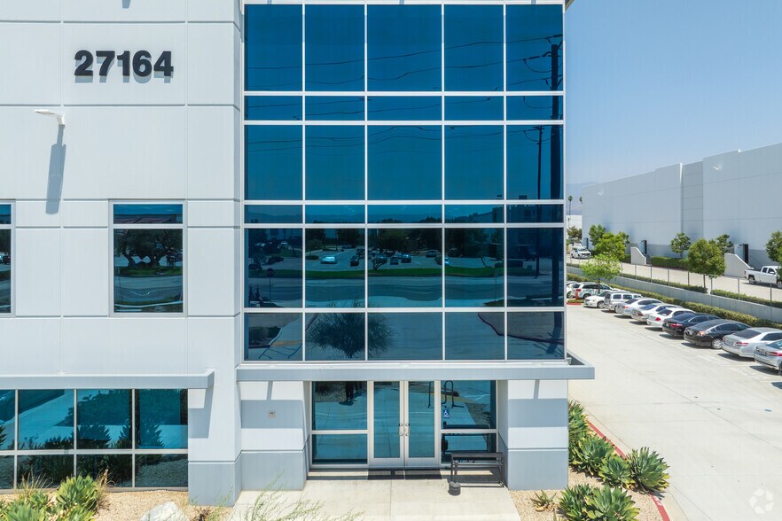 27164 San Bernardino Ave, Redlands, CA à louer - Photo de l’immeuble – Image 3 sur 4