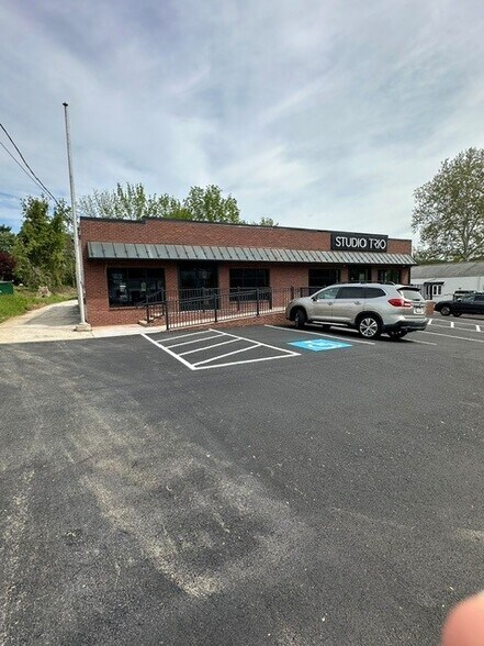 351 Lancaster Ave, Malvern, PA à louer - Photo principale – Image 1 sur 1