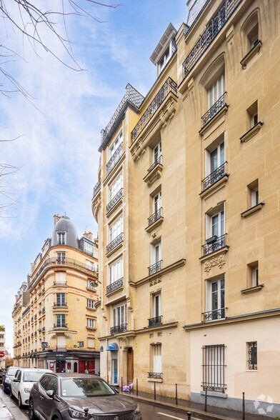 Immeuble residentiel dans Paris à vendre - Photo de l’immeuble – Image 3 sur 3