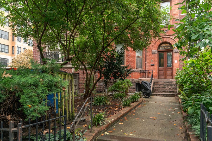 1702 16th St NW, Washington, DC à vendre - Photo de l’immeuble – Image 1 sur 14