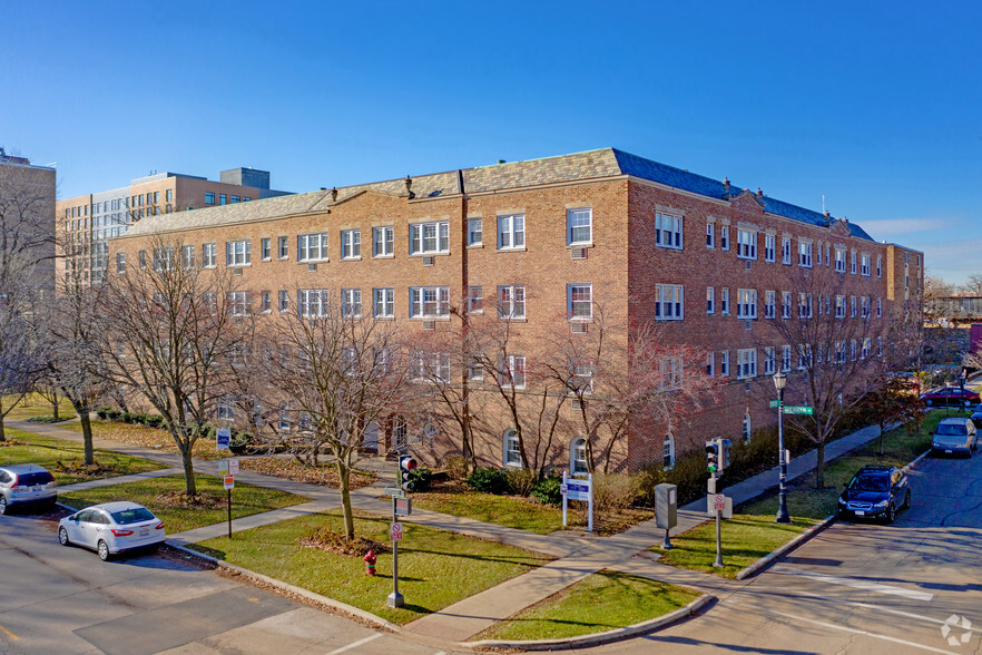 1940 Sherman Ave, Evanston, IL à louer - Photo de l’immeuble – Image 1 sur 3