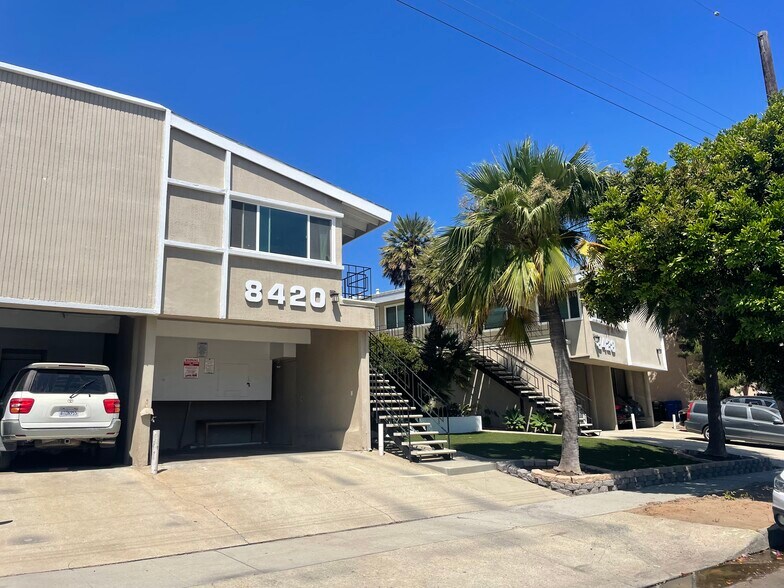 8420 Gulana Ave, Playa del Rey, CA à vendre - Photo principale – Image 1 sur 25
