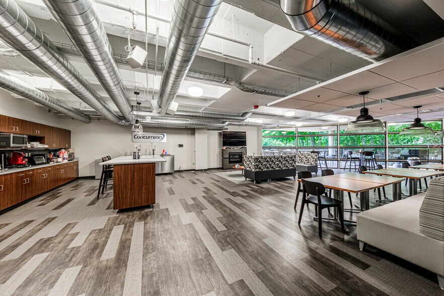 13600 Bishops Ct, Brookfield, WI à louer - Photo intérieure – Image 3 sur 11