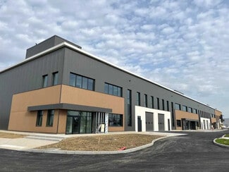 Plus de détails pour 48 Rue Du Lyonnais, Saint-Priest - Bureau, Local d'activités à louer