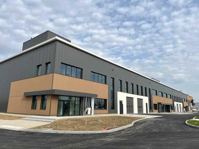 Plus de détails pour 48 Rue Du Lyonnais, Saint-Priest - Bureau, Local d'activités à louer