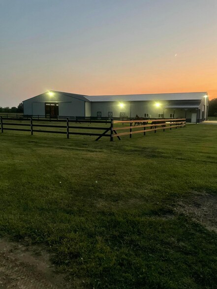 7361 Zane Trail Rd, Circleville, OH à vendre - Photo de l’immeuble – Image 2 sur 23