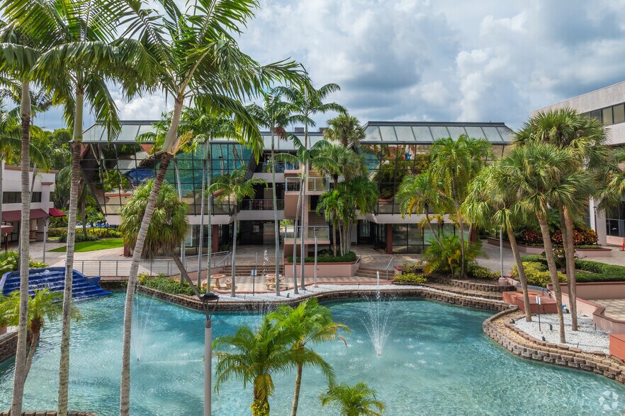 7200 W Camino Real, Boca Raton, FL à vendre - Photo de l’immeuble – Image 2 sur 7