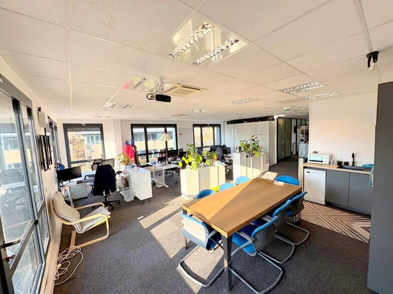Bureau dans FOURQUEUX à louer - Photo de l’immeuble – Image 1 sur 7