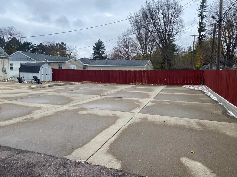 2008-2010 W 33rd St, Sioux Falls, SD à vendre - Photo de l’immeuble – Image 3 sur 11